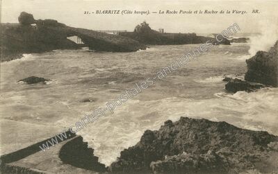 Carte postale ancienne La Roche Percée et le Rocher de la Vierge — Biarritz (Pyrénées-Atlantiques)