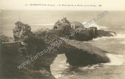 Carte postale ancienne La Roche percée, le Rocher de la Vierge — Biarritz (Pyrénées-Atlantiques)