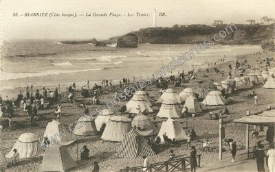 Carte postale ancienne La Grande Plage. - Les Tentes — Biarritz (Pyrénées-Atlantiques)