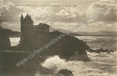 Carte postale ancienne Contre jour et le Château Basque — Biarritz (Pyrénées-Atlantiques)