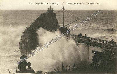 Carte postale ancienne Tempête au Rocher de la Vierge — Biarritz (Pyrénées-Atlantiques)