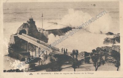 Carte postale ancienne Effet de vagues au Rocher de la Vierge — Biarritz (Pyrénées-Atlantiques)