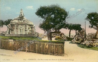 Carte postale ancienne Le Monument aux Morts et le Rocher de la Vierge — Biarritz (Pyrénées-Atlantiques)