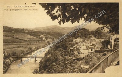 Carte postale ancienne Vue plongeante sur la Nive — Cambo-les-Bains (Pyrénées-Atlantiques)