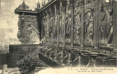 Carte postale ancienne Intérieur de la Cathédrale / Les Stalles en vieux Chêne — Lescar (Pyrénées-Atlantiques)