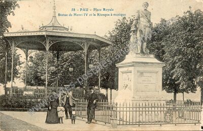 Carte postale ancienne Place Royale / Statue de Henri IV et le Kiosque à musique — Pau (Pyrénées-Atlantiques)