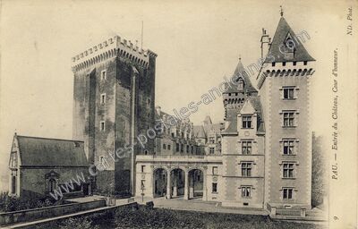 Carte postale ancienne Entrée du Château, Cour d'honneur — Pau (Pyrénées-Atlantiques)