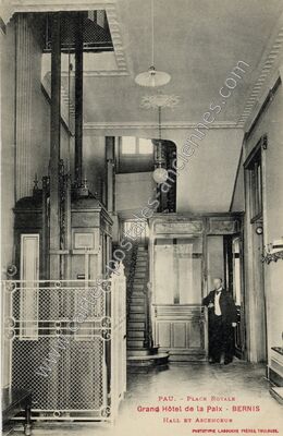 Carte postale ancienne Grand Hôtel de la Paix - Hall et Ascenseur — Pau (Pyrénées-Atlantiques)