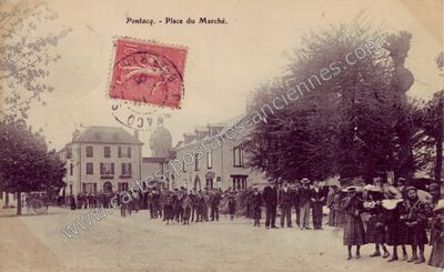 Carte postale ancienne Place du Marché — Pontacq (Pyrénées-Atlantiques)