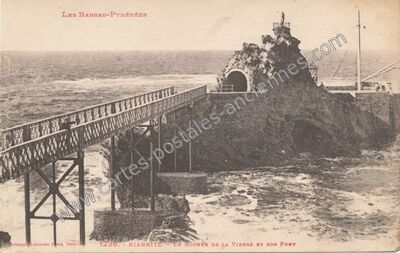 Carte postale ancienne Le Rocher de la Vierge et son Pont — Biarritz (Pyrénées-Atlantiques)