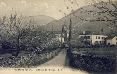 Carte postale ancienne Chemin de l'Église — Itxassou (Pyrénées-Atlantiques)