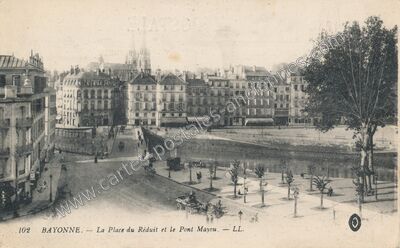 Carte postale ancienne La Place du Réduit et le Pont Mayou — Bayonne (Pyrénées-Atlantiques)