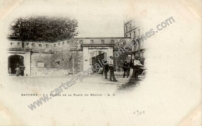 Carte postale ancienne Portes de la Place du Réduit — Bayonne (Pyrénées-Atlantiques)