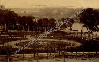 Carte postale ancienne Vue sur le nouveau Square — Bayonne (Pyrénées-Atlantiques)