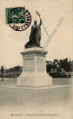 Carte postale ancienne Statue du Cardinal Lavigerie — Bayonne (Pyrénées-Atlantiques)