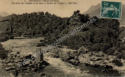 Carte postale ancienne Vue prise du Chemin de la Gare et Rocher de l'Aigle — Bidarray (Pyrénées-Atlantiques)