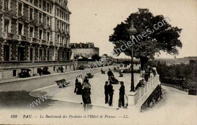 Carte postale ancienne Le Boulevard des Pyrénées et l'Hôtel de France — Pau (Pyrénées-Atlantiques)