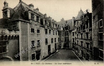 Carte postale ancienne Le Château - La Cour intérieure — Pau (Pyrénées-Atlantiques)