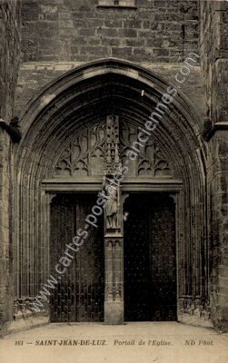 Carte postale ancienne Portail de l'Eglise — Saint-Jean-de-Luz (Pyrénées-Atlantiques)