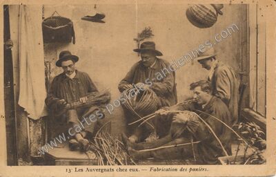 Carte postale ancienne Auvergnats chez Eux — Non Localisée (Puy-de-Dôme)