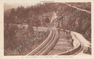 Carte postale ancienne Ligne d'Ambert à La Chaise-Dieu. - Passage à niveau de Besse — Arlanc (Puy-de-Dôme)