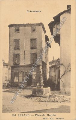 Carte postale ancienne Place du Marché — Arlanc (Puy-de-Dôme)