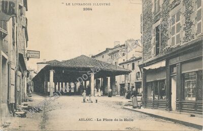 Carte postale ancienne La Place de la Halle — Arlanc (Puy-de-Dôme)
