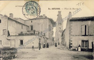 Carte postale ancienne Place du Marché — Artonne (Puy-de-Dôme)