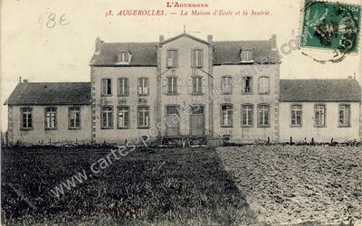 Carte postale ancienne La Maison d'Ecole et la Mairie — Augerolles (Puy-de-Dôme)