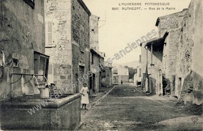 Carte postale ancienne L'Auvergne pittoresque. Rue de la Mairie — Authezat (Puy-de-Dôme)