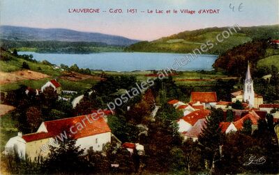Carte postale ancienne Le Lac et le Village — Aydat (Puy-de-Dôme)
