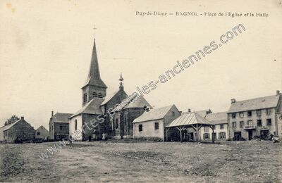 Carte postale ancienne Place de l'Eglise et la Halle — Bagnols (Puy-de-Dôme)