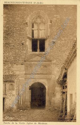 Carte postale ancienne Porche de la Vieille Eglise — Beauregard-l'Évêque (Puy-de-Dôme)