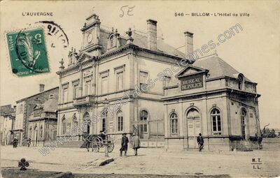 Carte postale ancienne L'Hôtel de Ville — Billom (Puy-de-Dôme)