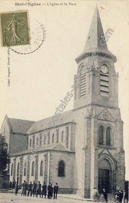 Carte postale ancienne L'Eglise et la Place — Blot-l'Église (Puy-de-Dôme)