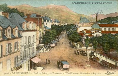 Carte postale ancienne Boulevard Georges-Clemenceau - L'Etablissement Thermal et le Puy Gros — La Bourboule (Puy-de-Dôme)