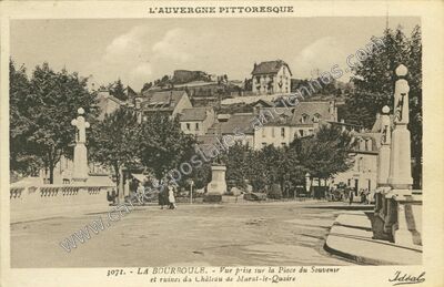 Carte postale ancienne Vue prise sur la Place du Souvenir et ruines du Château de Murat-le-Quai — La Bourboule (Puy-de-Dôme)