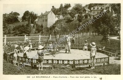 Carte postale ancienne Parc d'enfants - Parc des tout petits — La Bourboule (Puy-de-Dôme)