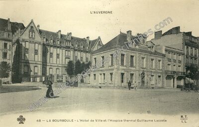 Carte postale ancienne L'Hôtel de Ville et l'Hospice thermal Guillaume Lacoste — La Bourboule (Puy-de-Dôme)