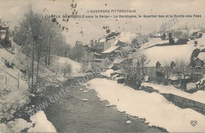Carte postale ancienne La Bourboule sous la Neige - La Dordogne, le Quartier bas et la Roche des Fées — La Bourboule (Puy-de-Dôme)