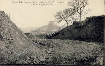 Carte postale ancienne Paysage d'Auvergne — Château feodal — Busséol (Puy-de-Dôme)