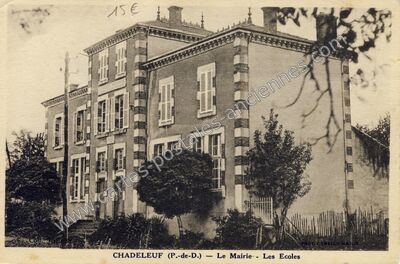 Carte postale ancienne Le Mairie - Les Ecoles — Chadeleuf (Puy-de-Dôme)