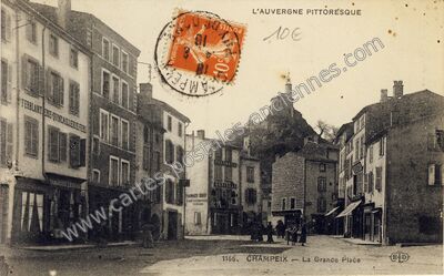 Carte postale ancienne La Grande Place — Champeix (Puy-de-Dôme)