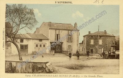 Carte postale ancienne La Grande Place — Charbonnier-les-Mines (Puy-de-Dôme)