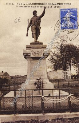 Carte postale ancienne Monument aux Morts (1914-1918) — Charbonnières-les-Vieilles (Puy-de-Dôme)