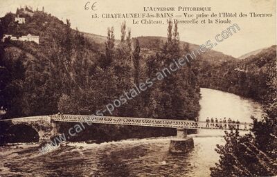 Carte postale ancienne L'Auvergne Pittoresque - Vue prise de l'Hôtel des Thermes, Le Château — Châteauneuf-les-Bains (Puy-de-Dôme)