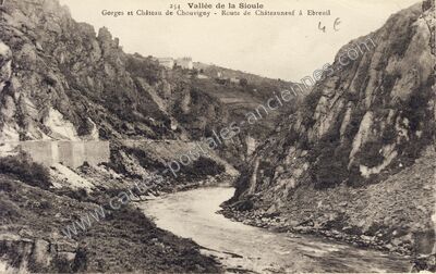 Carte postale ancienne Gorges et Château de Chouvigny - Route de Châteauneuf à Ébreuil — Chouvigny (Allier)