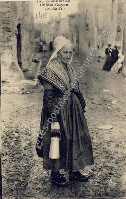 Carte postale ancienne Costume de Châtel-Guyon — Chatelguyon (Puy-de-Dôme)