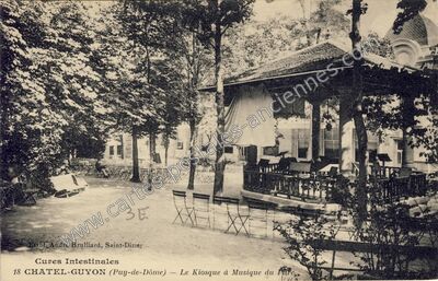 Carte postale ancienne Le Kiosque à Musique du Parc — Chatelguyon (Puy-de-Dôme)