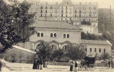 Carte postale ancienne Nouvel Établissement des Bains et Continental Hôtel — Chatelguyon (Puy-de-Dôme)